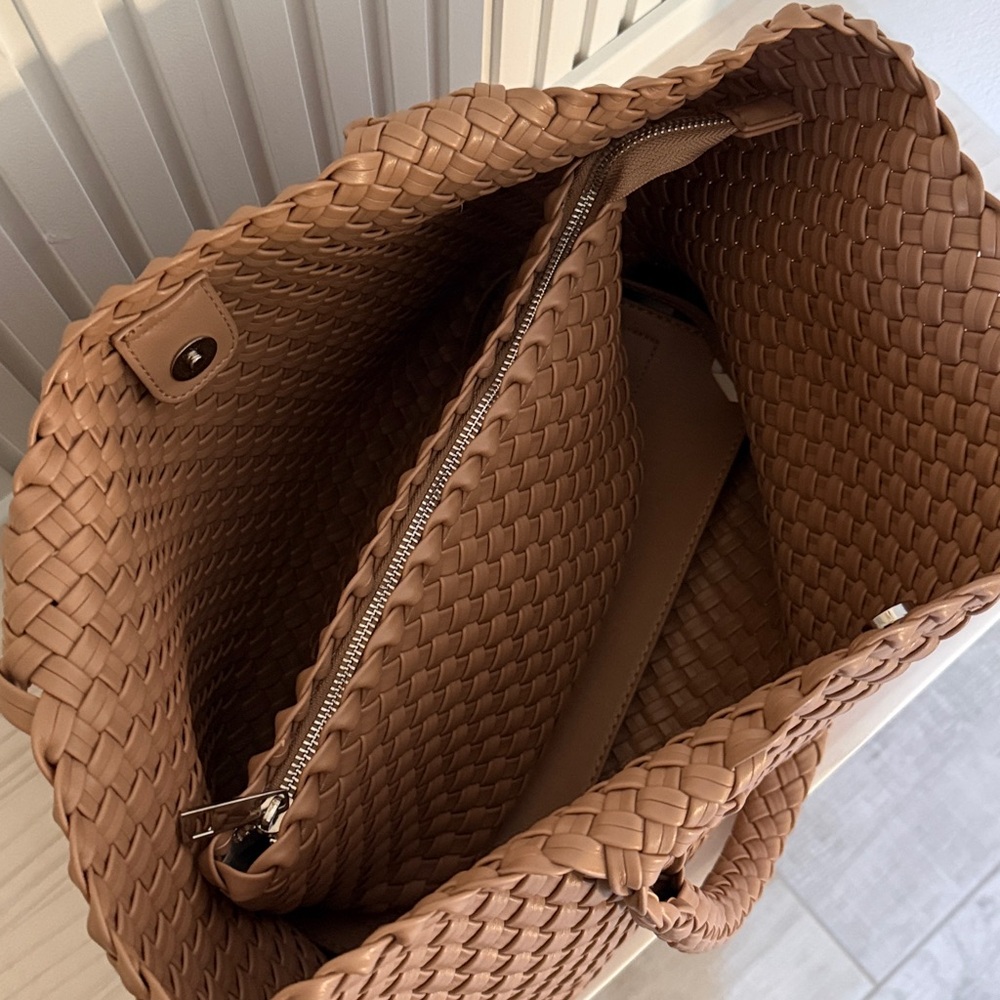 Elegant Tan Woven Tote Bag - Picture 6 of 7